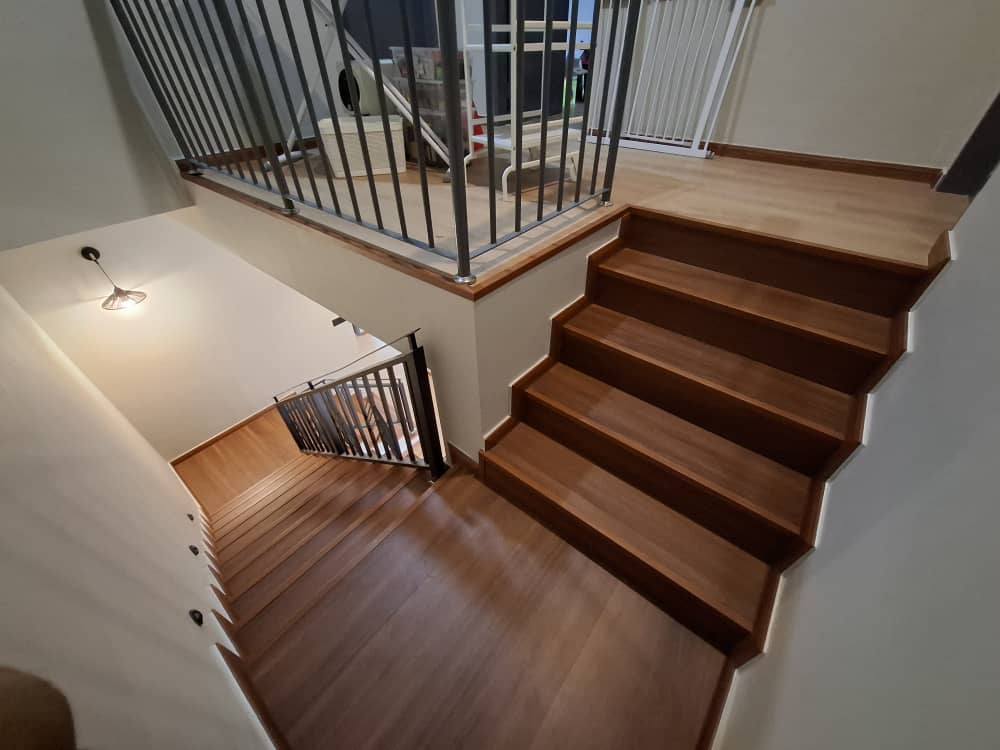 Pemasangan SPC flooring dan herringbone premium